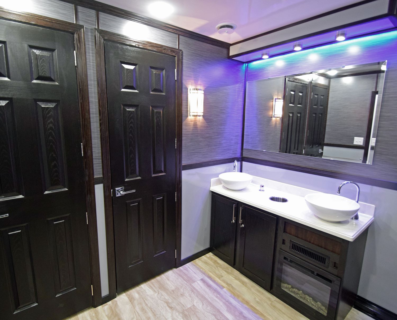Restroom Trailer Decor - Rich Specialty Trailers